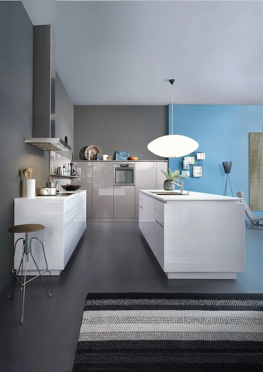 Helle moderne Küche